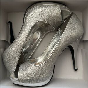 Women’s Rampage 7.5M heels. NEW. Never worn.